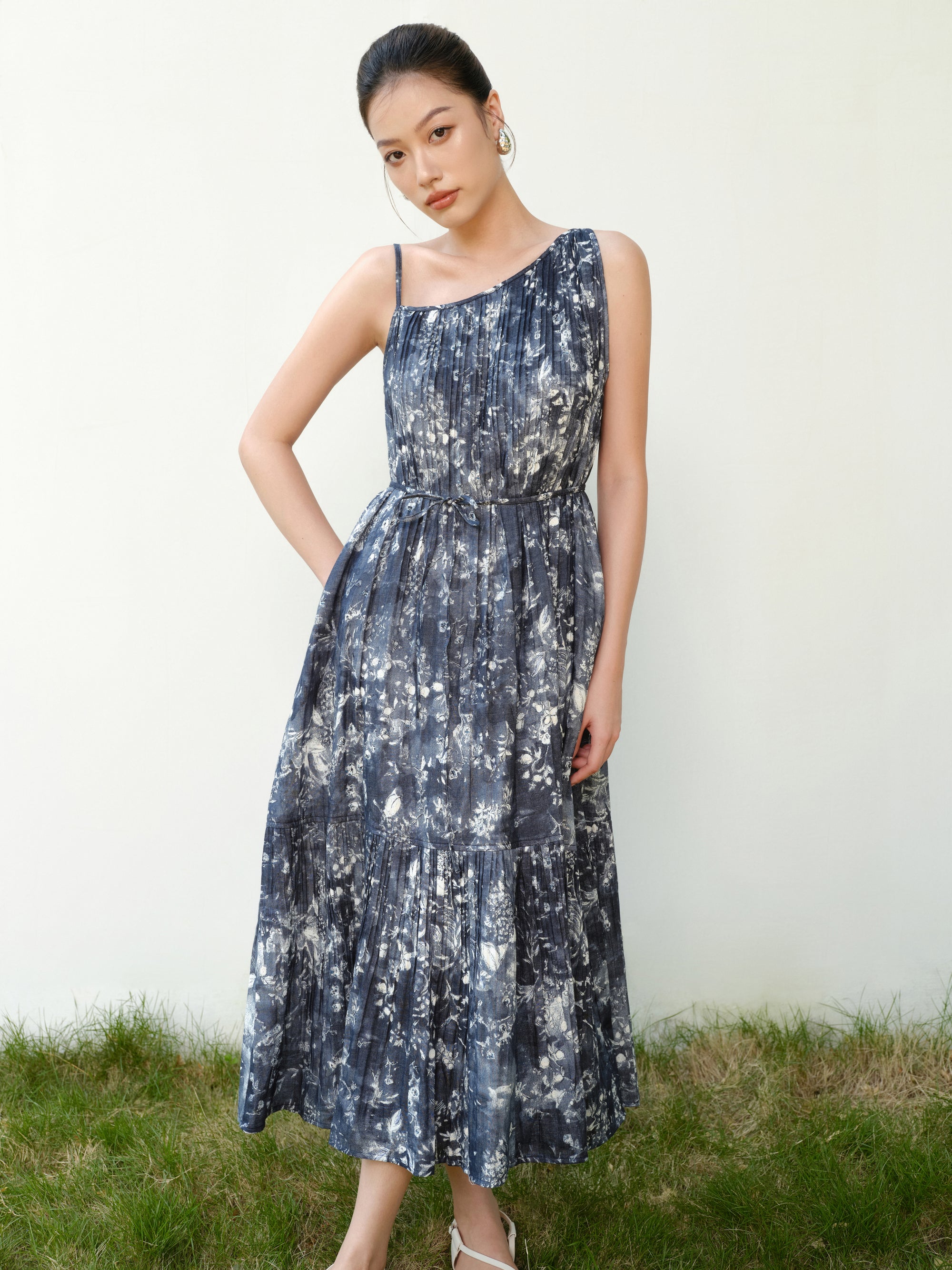 Asymmetric Neckline Artwear Dress in Midnight