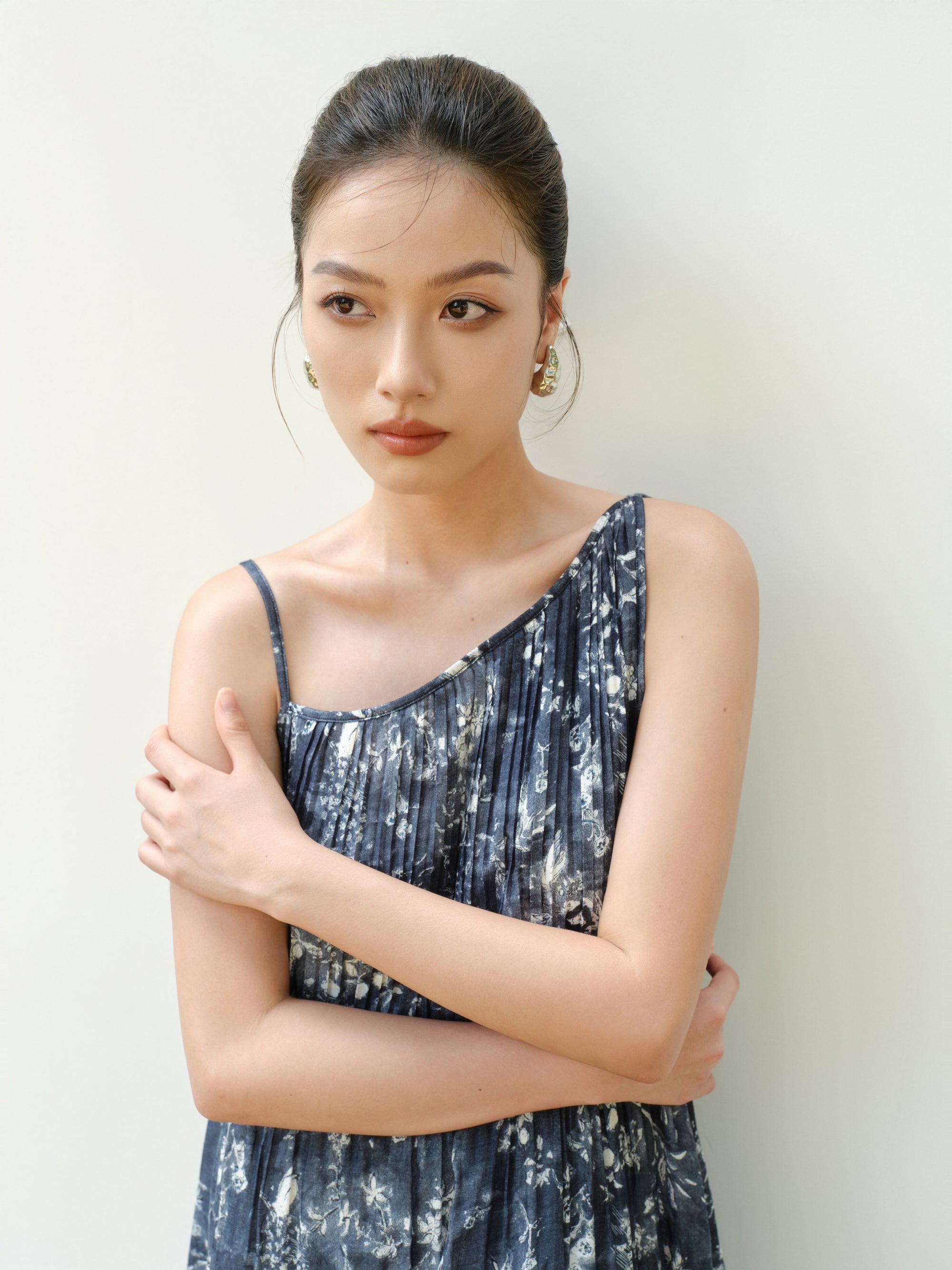 Asymmetric Neckline Artwear Dress in Midnight
