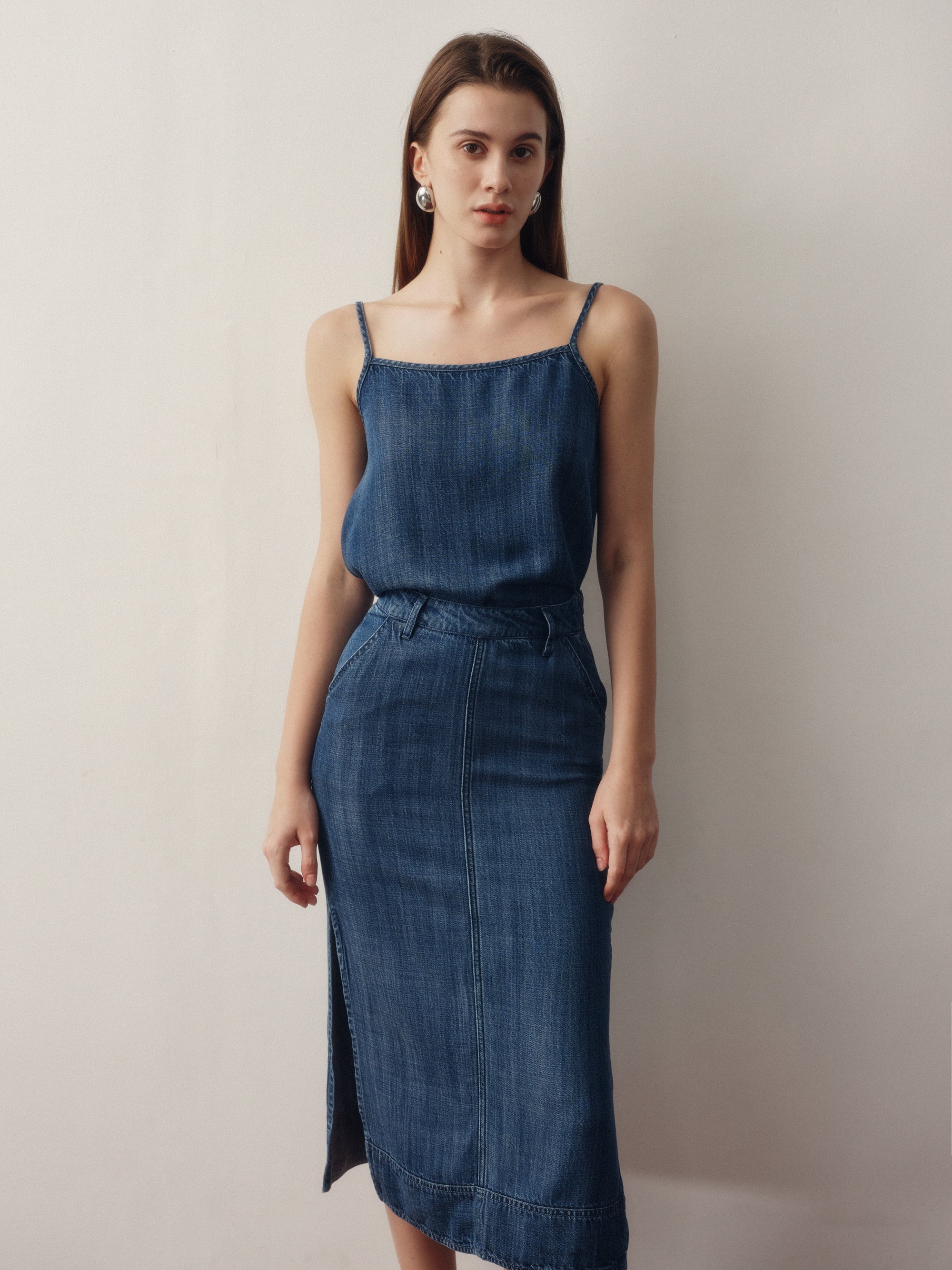 Gentle Denim Column Skirt in Dark Blue