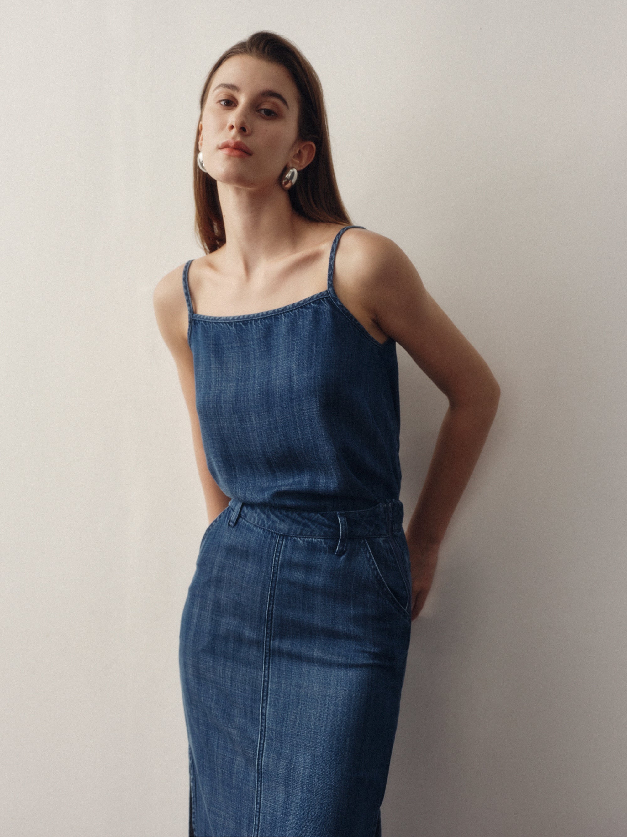 Gentle Denim Column Skirt in Dark Blue
