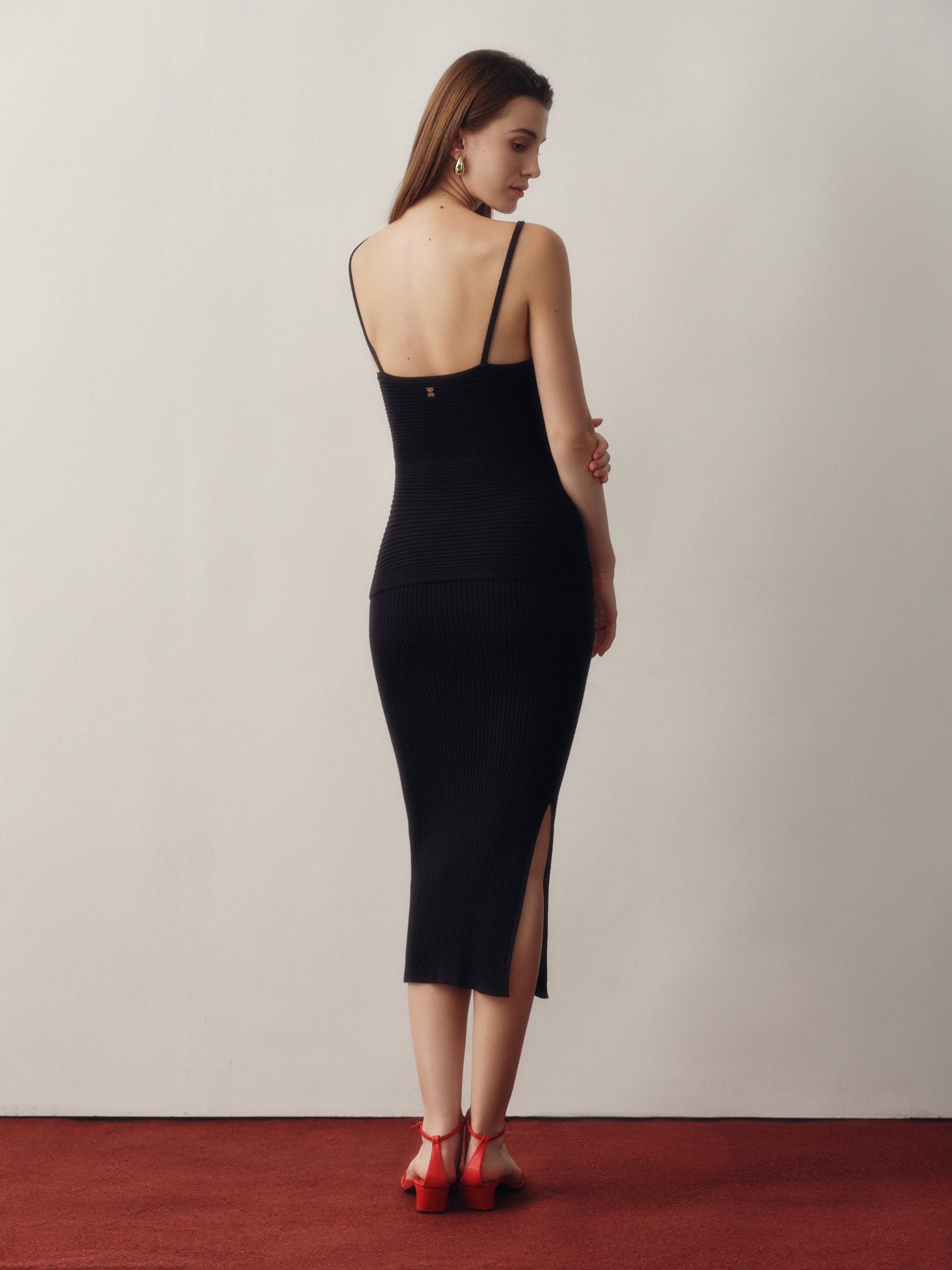 Seamless Knit Column Skirt in Black