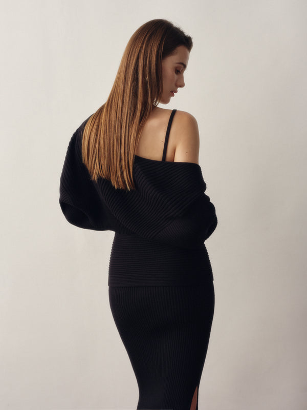 Seamless Knit Shrug Cardigan in Black