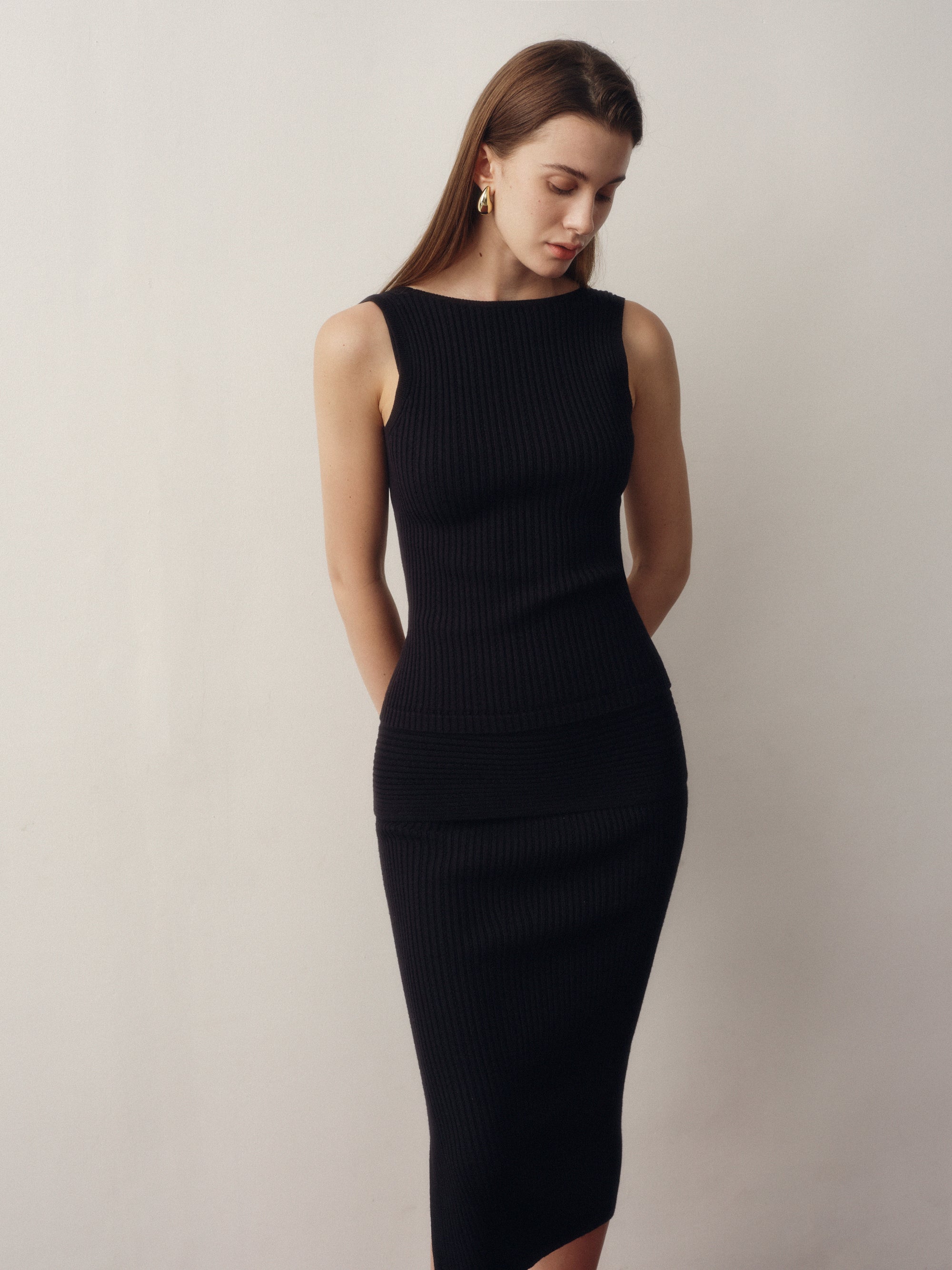 Seamless Knit Reversible Tank Top in Black