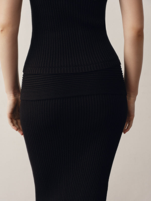 Seamless Knit Column Skirt in Black