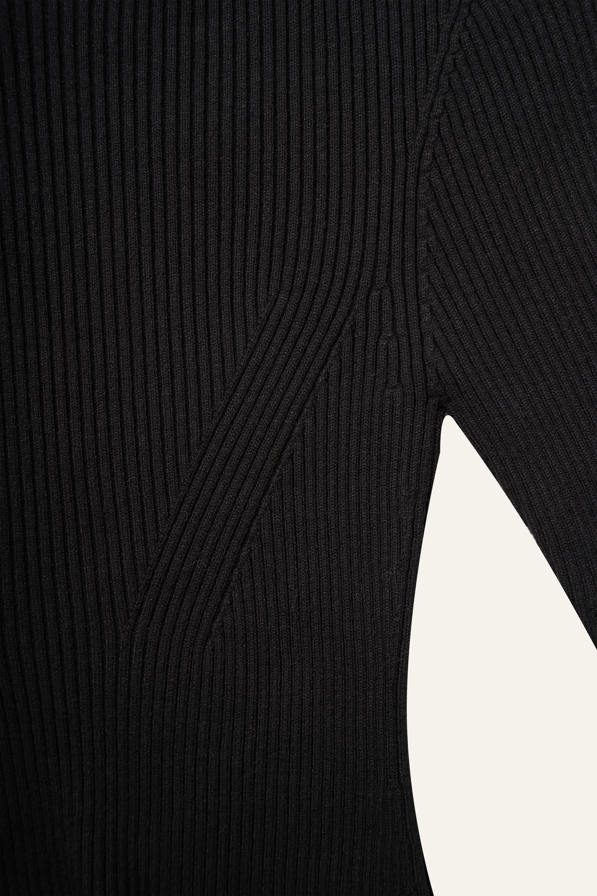 Seamless Knit Sleeved Top in Black