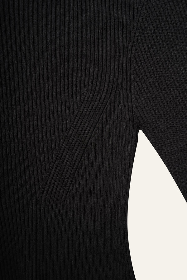 Seamless Knit Sleeved Top in Black