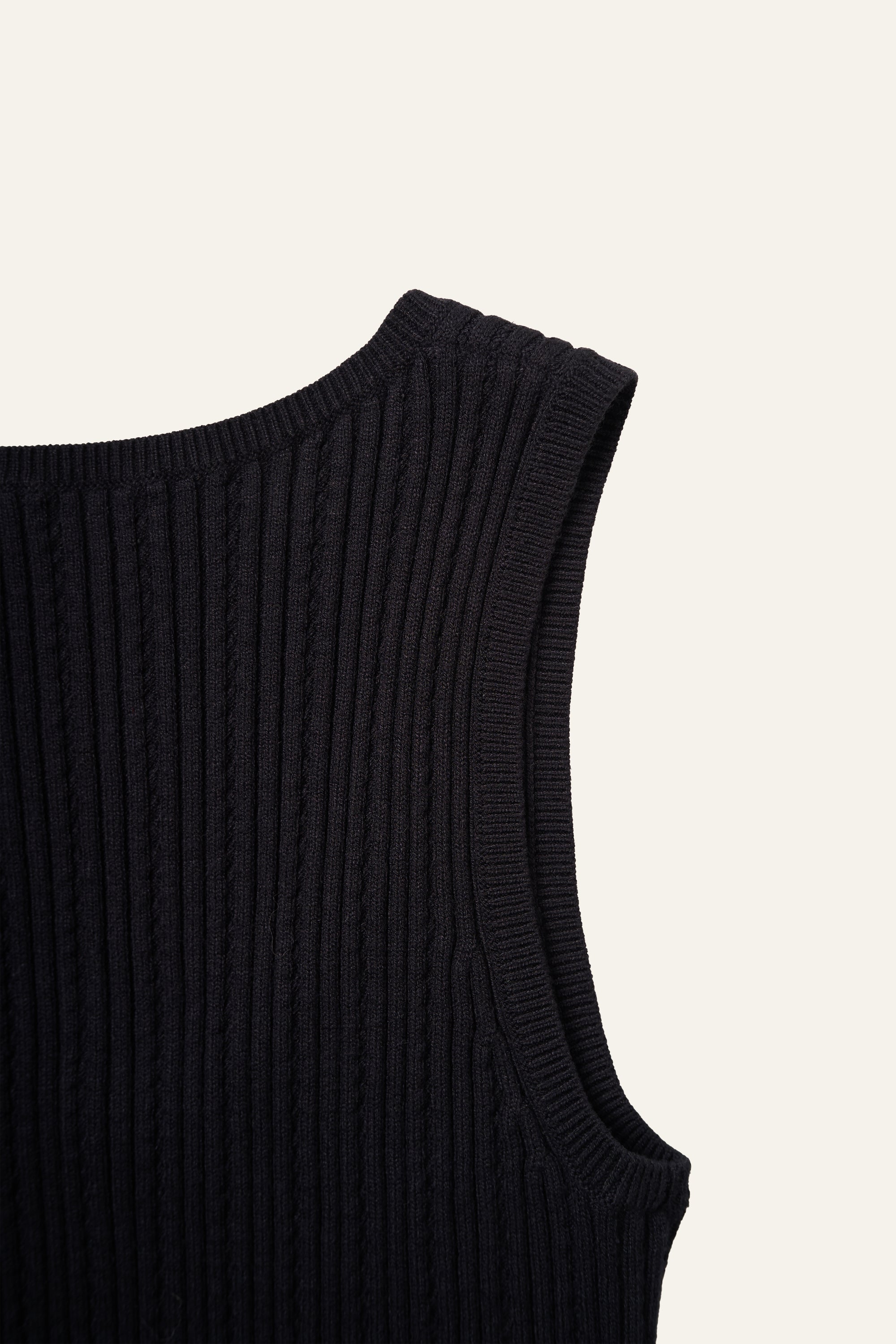 Seamless Knit Reversible Tank Top in Black