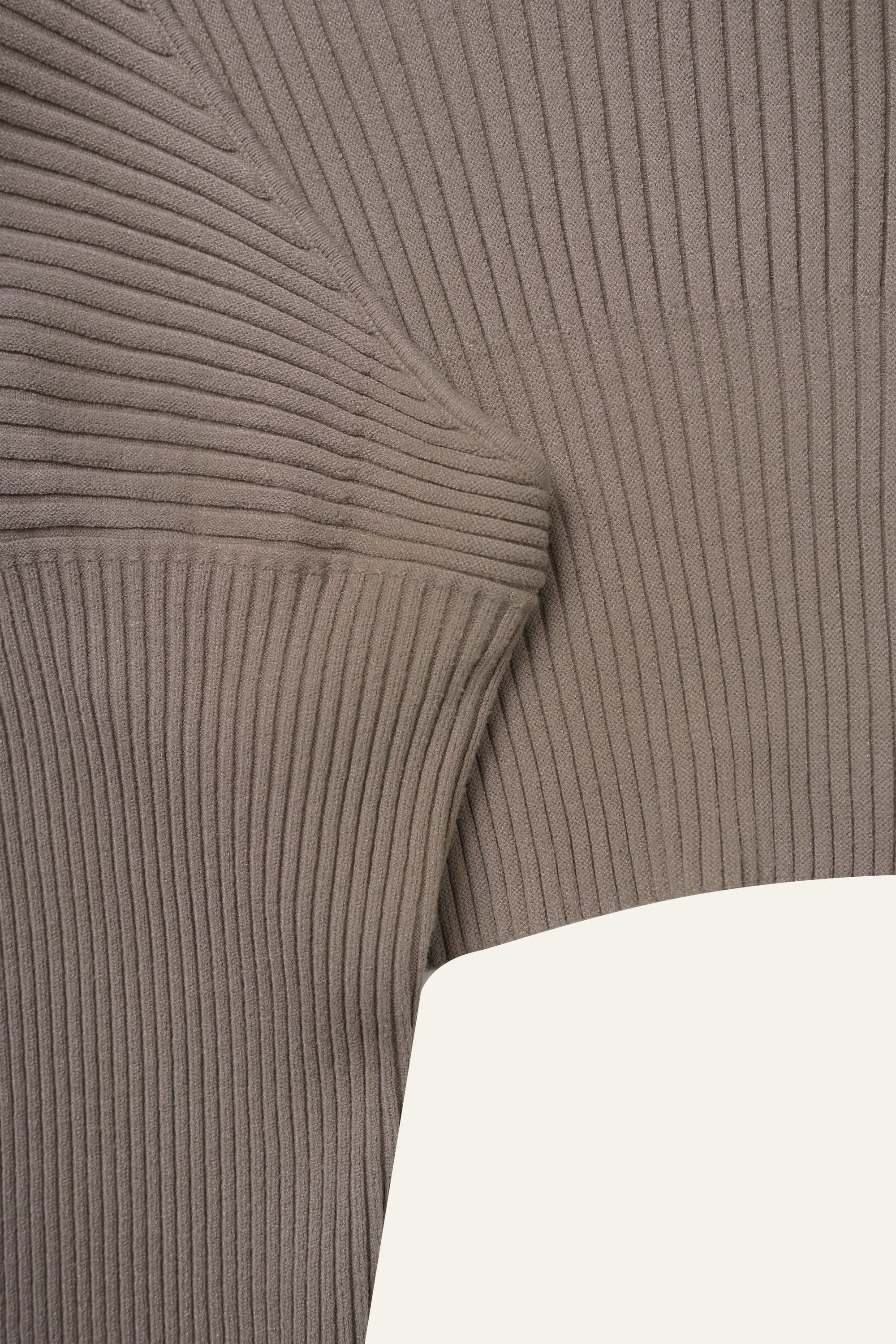 Seamless Knit Shrug Cardigan in Latte