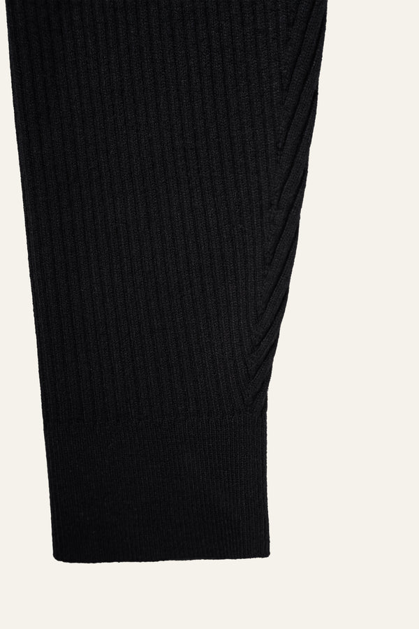 Seamless Knit Shrug Cardigan in Black